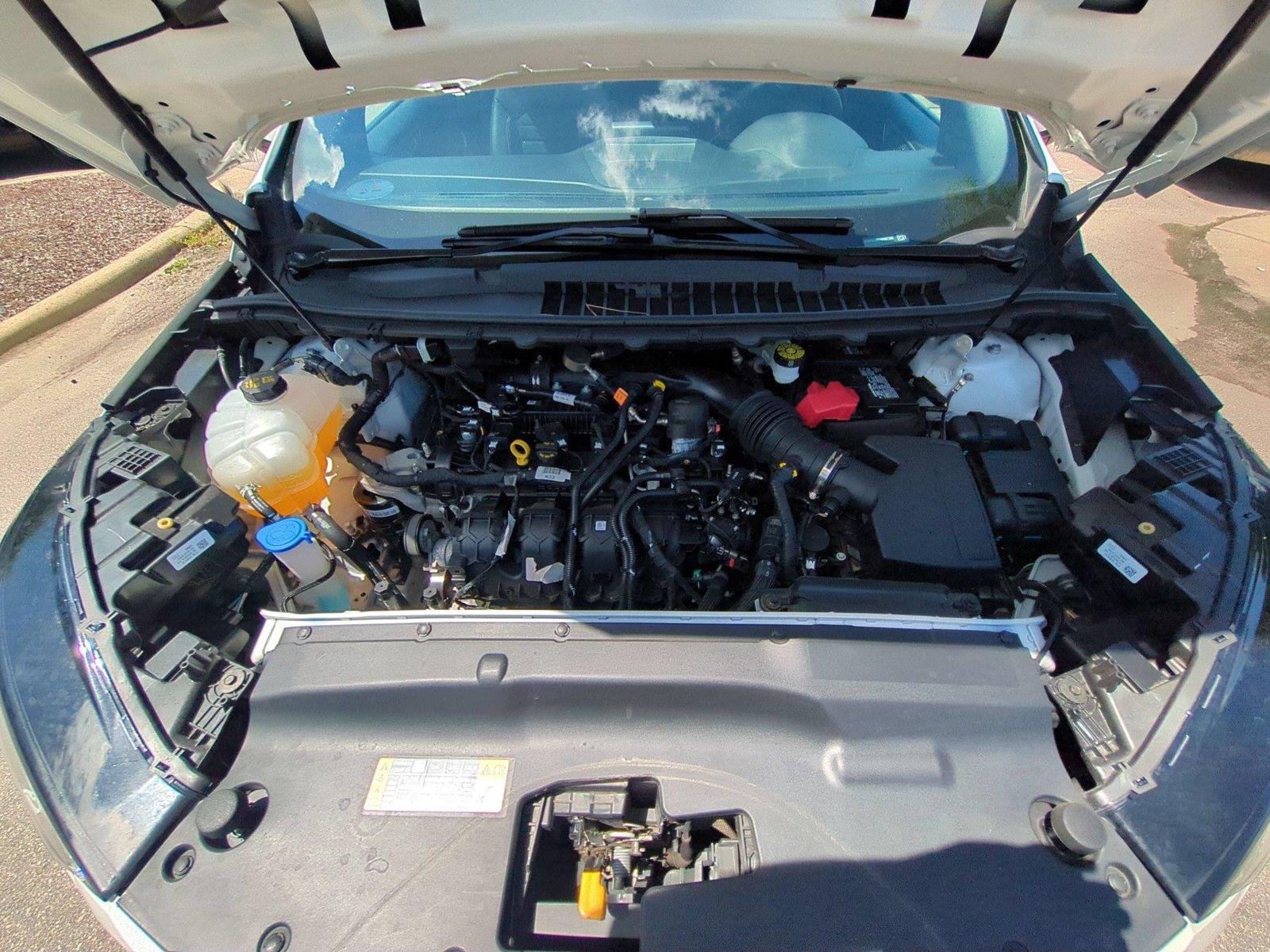 Used 2022 Star White Metallic Tri-Coat Ford ST-Line image 40