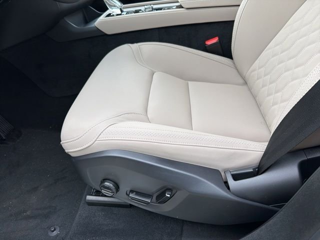 2026 Volvo XC90 Plus - Photo 12