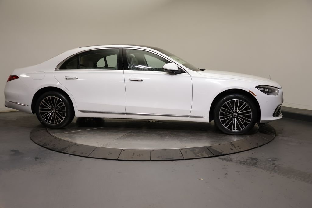 New 2026 MANUFAKTUR Moonlight White Metallic Mercedes-Benz S 580 image 8