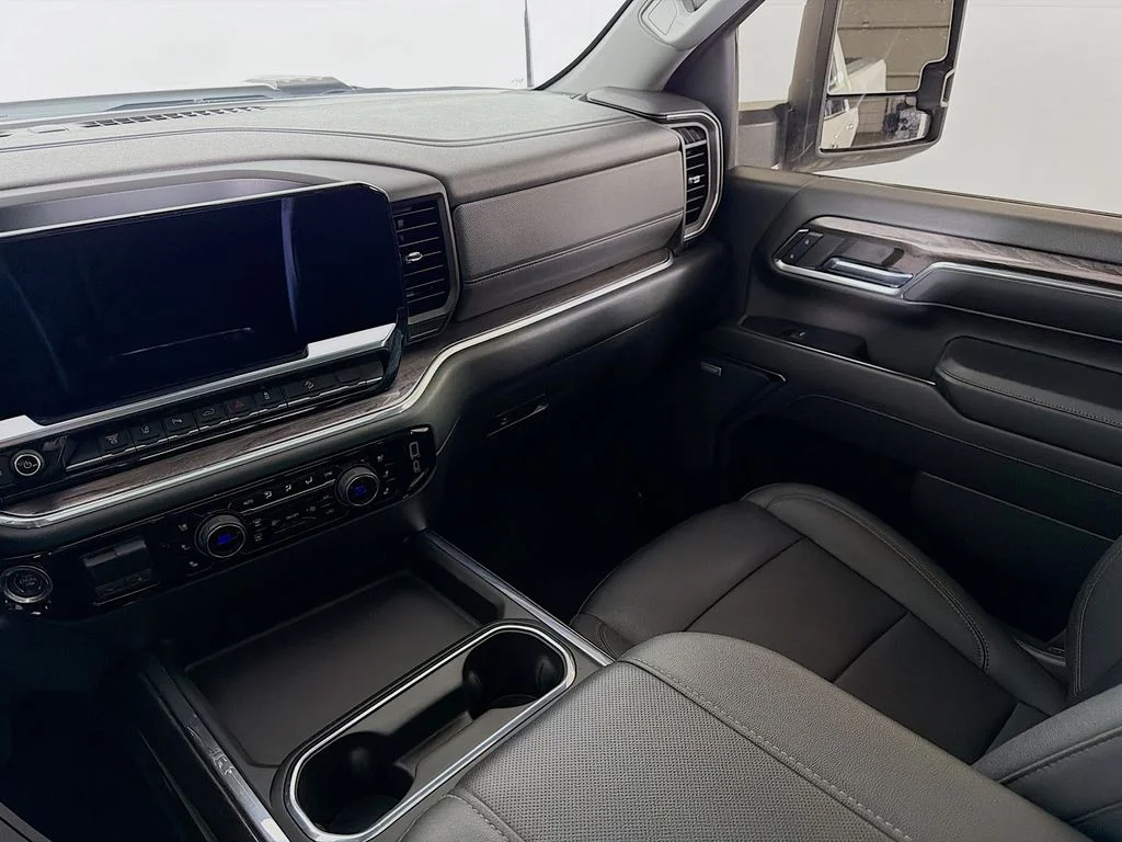 2024 Chevrolet Silverado 3500HD LTZ - Photo 22