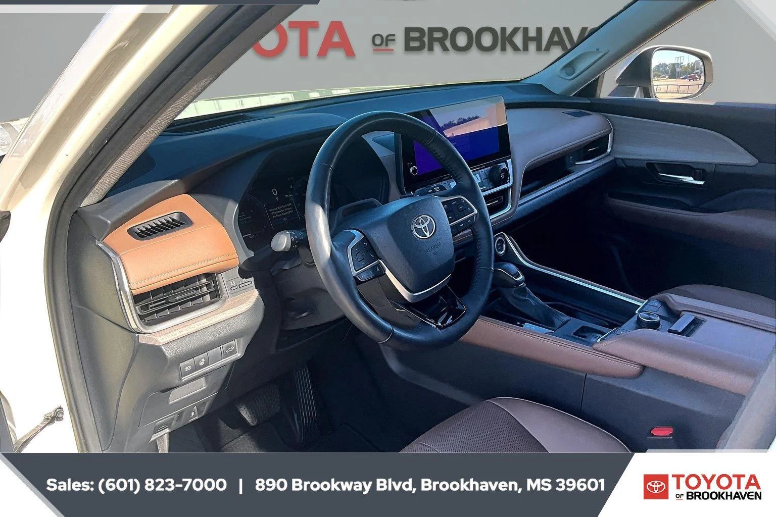 Used 2024 Coastal Cream Toyota Platinum image 12