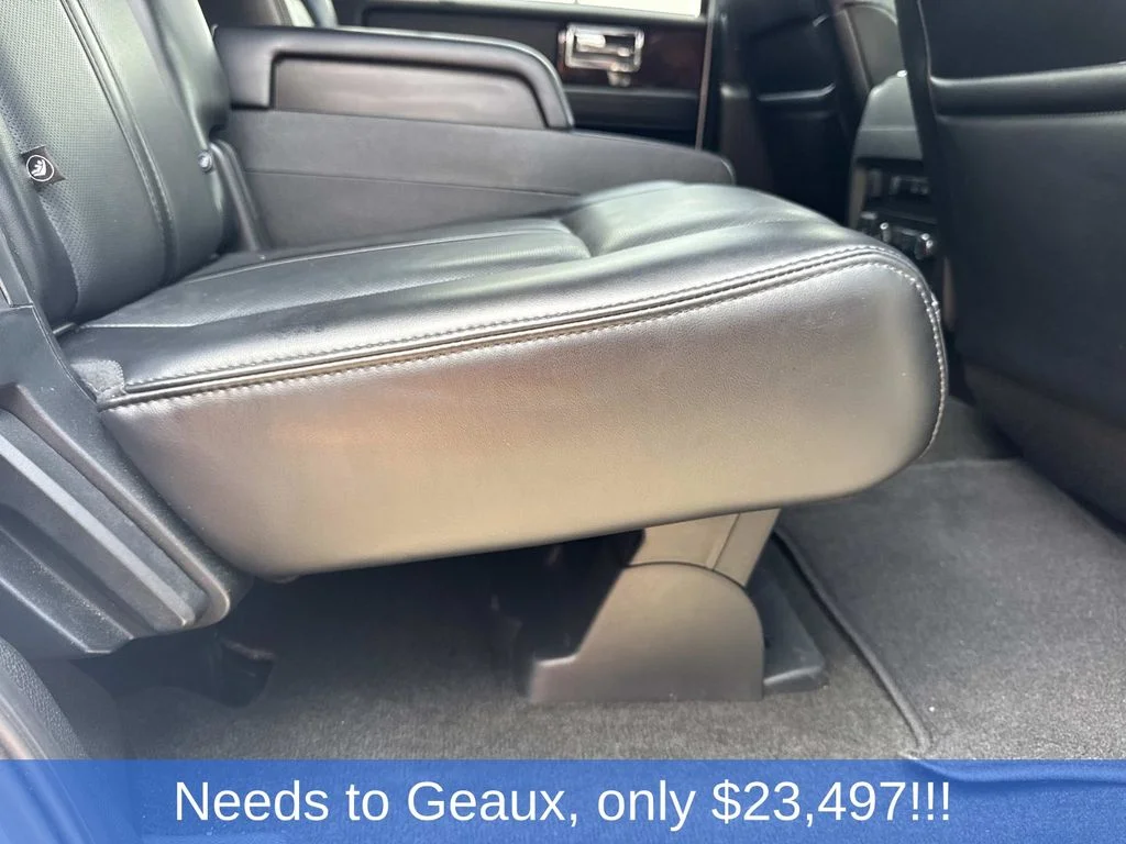 Used 2017 White Lincoln Select image 25