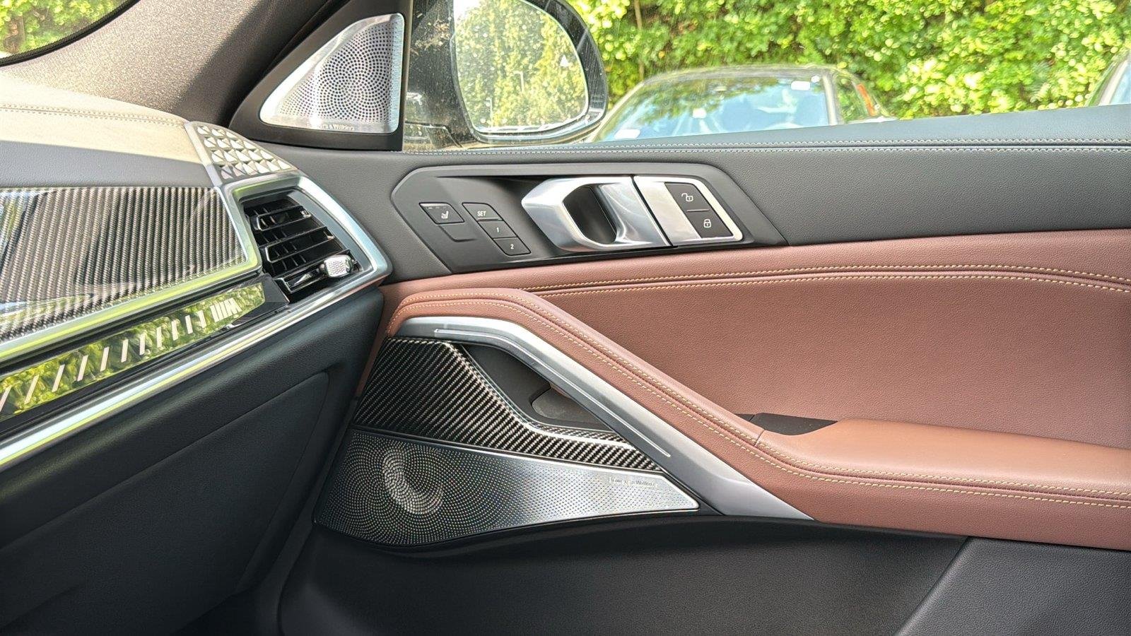 New 2027 Carbon Black Metallic BMW M60i image 19