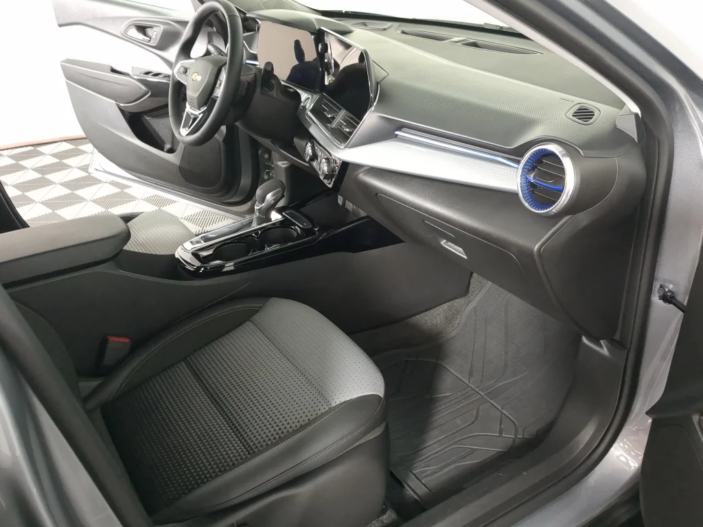 2025 Chevrolet Trax LT - Photo 17