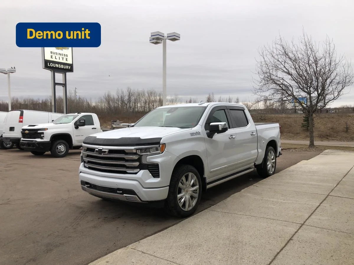 Used 2026 White Chevrolet 4WD Crew Cab 147" High Country image 4