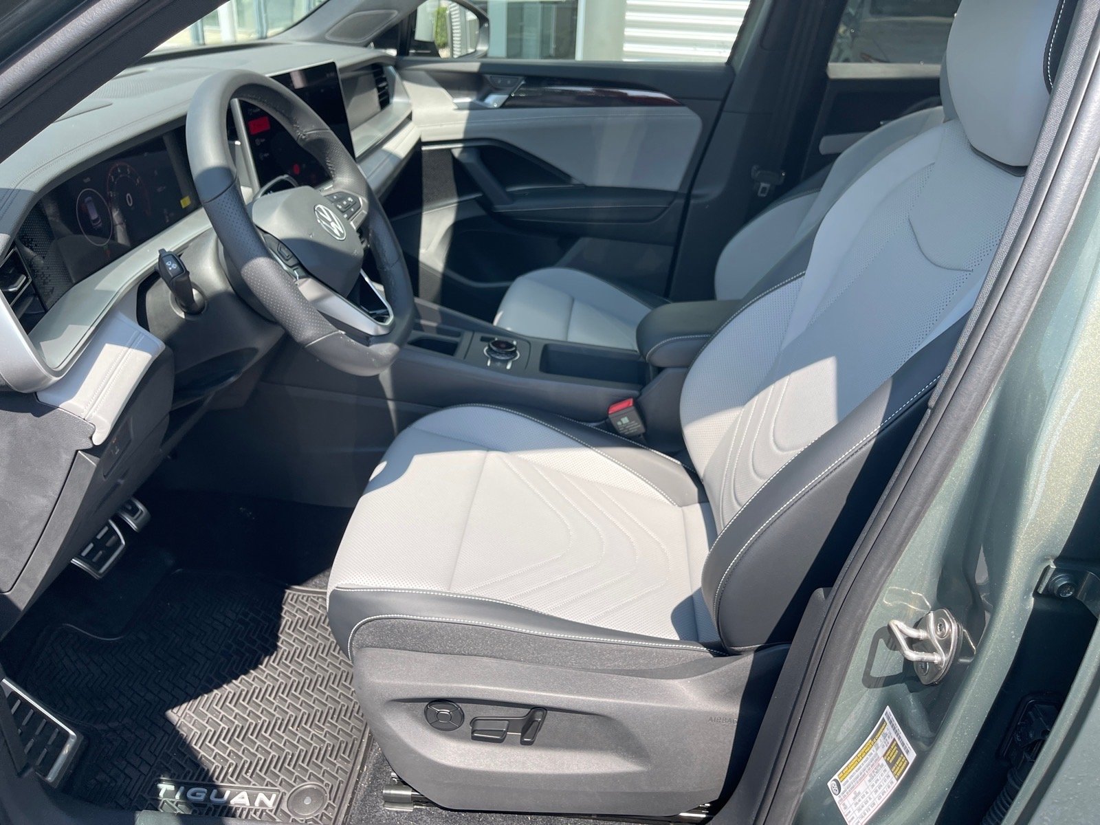 New 2026 Avocado Green W/ Deep Black Roof Volkswagen SE R-Line Black image 10