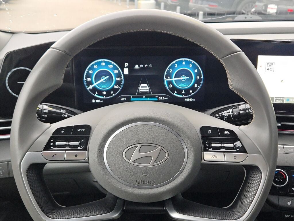 Used 2025 Black Hyundai SEL Convenience image 28