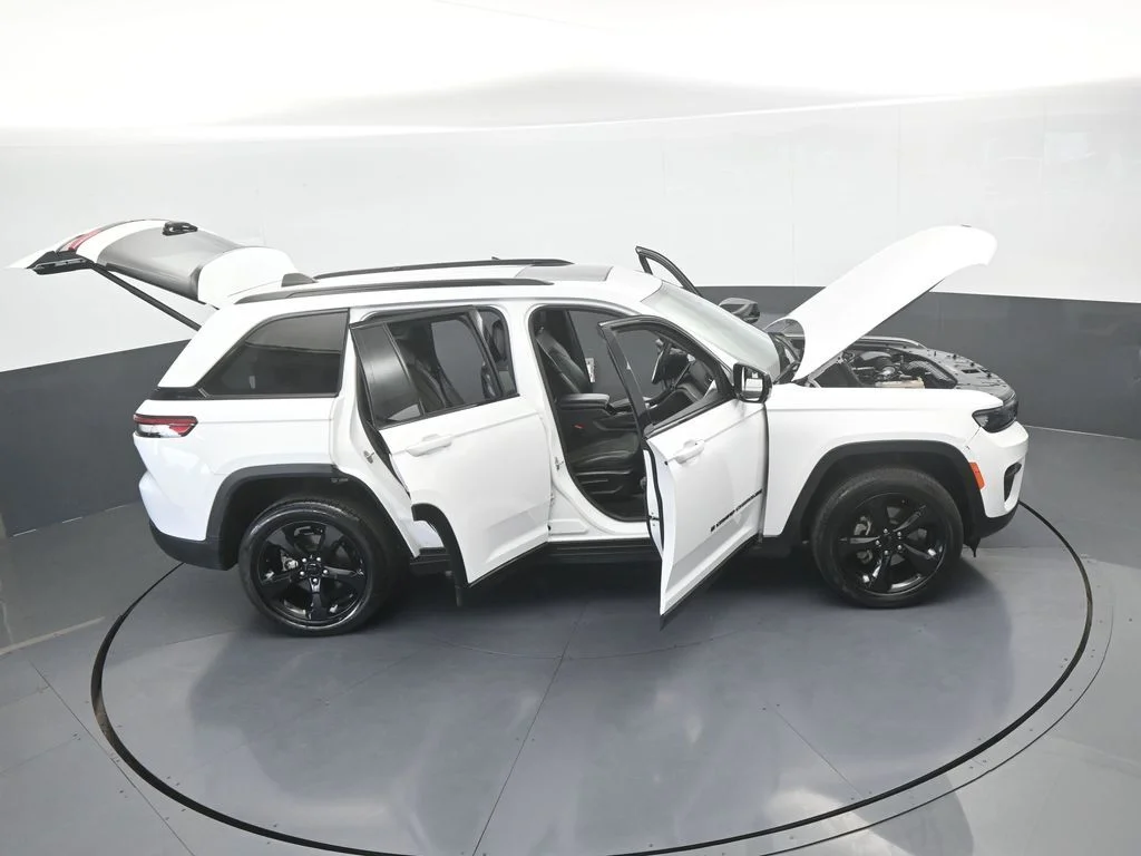 Used 2023 Bright White Clearcoat Jeep Altitude X image 68
