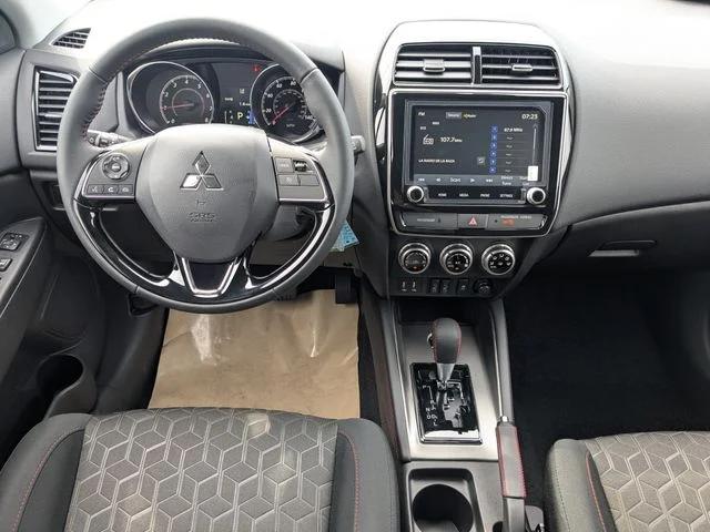 New 2027 Gray Mitsubishi 2.0 LE image 16