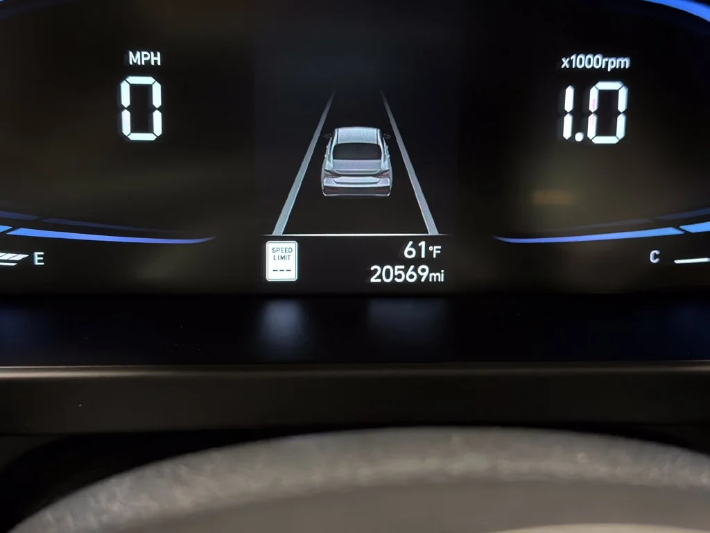 Used 2025 Gray Hyundai SEL Sport image 22
