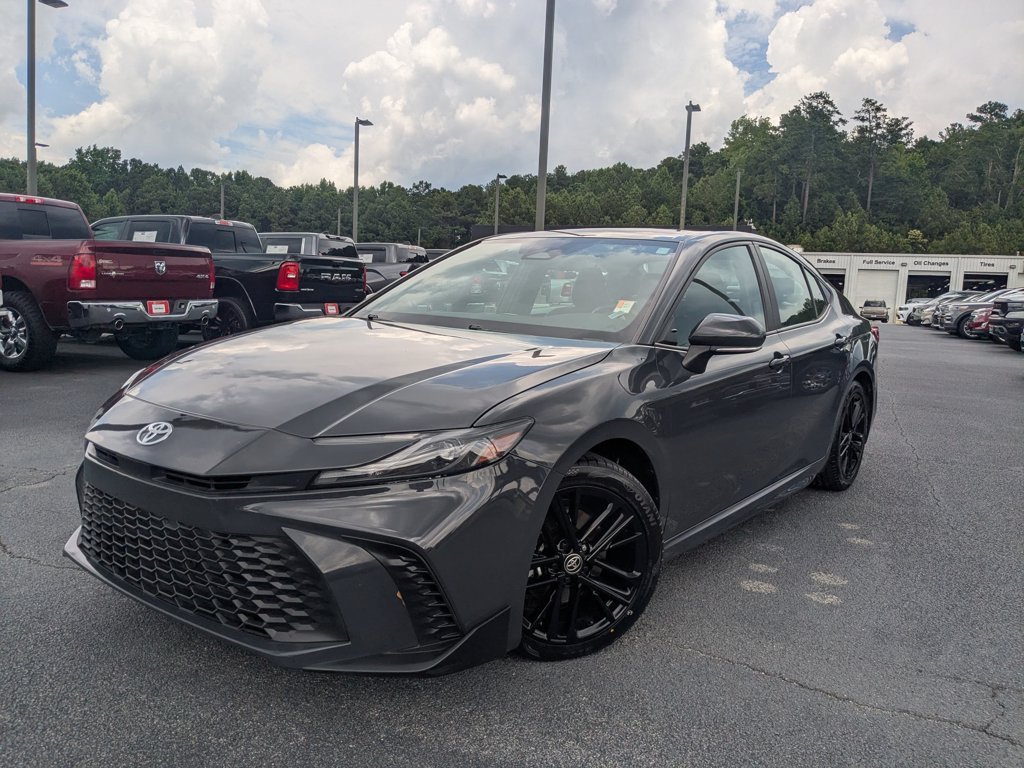 Used 2025  Toyota SE image 1