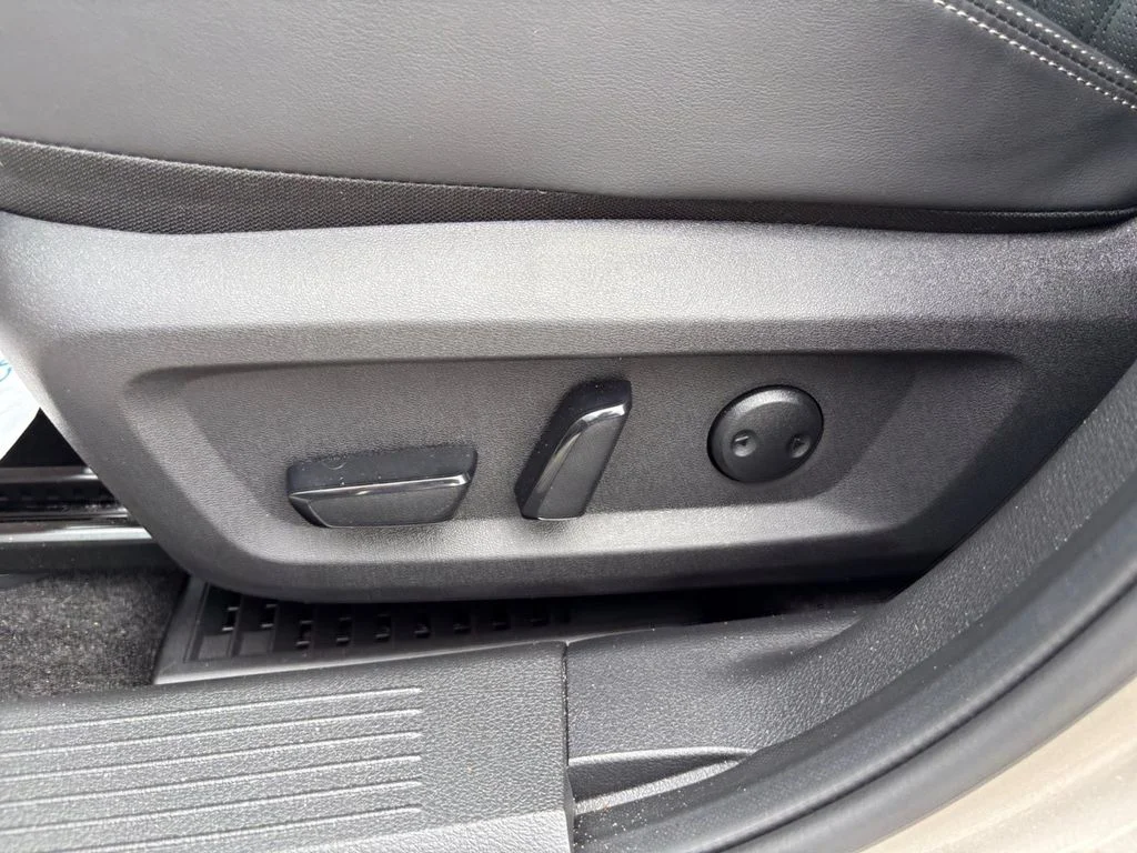 Used 2019 Silver Lexus 350 image 33