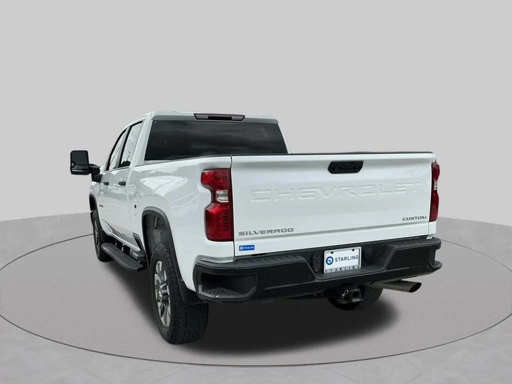 Used 2024 White Chevrolet Custom image 6