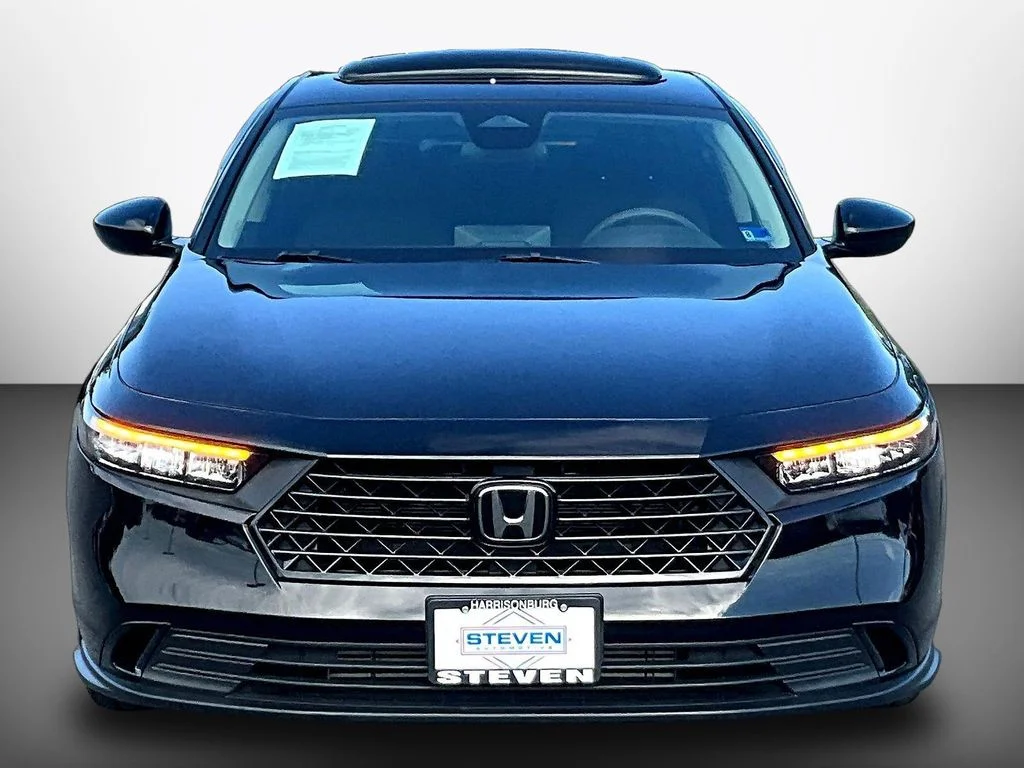 Used 2025 Crystal Black Pearl Honda SE image 2