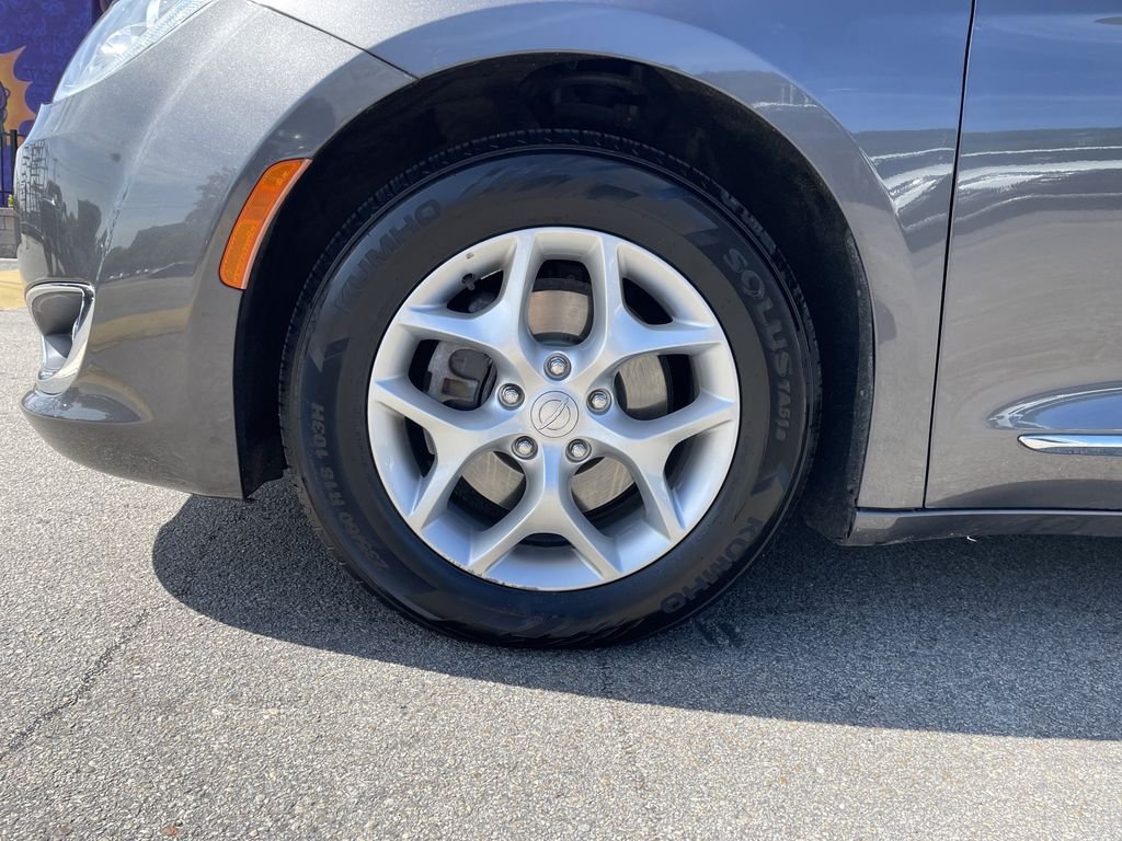 Certified Used 2019 Gray Chrysler Limited image 9