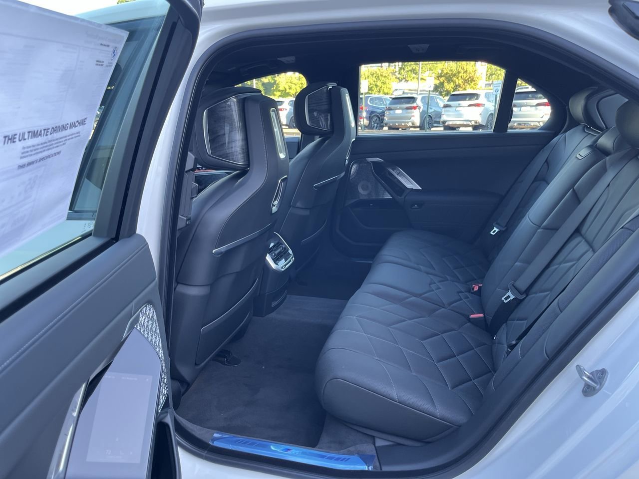 2025 BMW i7 50 - Photo 32