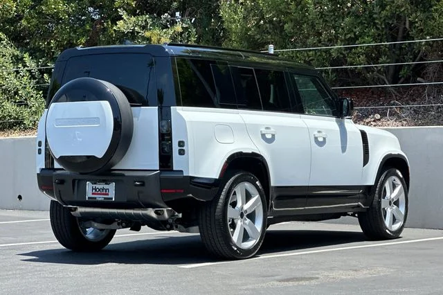 New 2026 Fuji White Land Rover X-Dynamic SE image 5