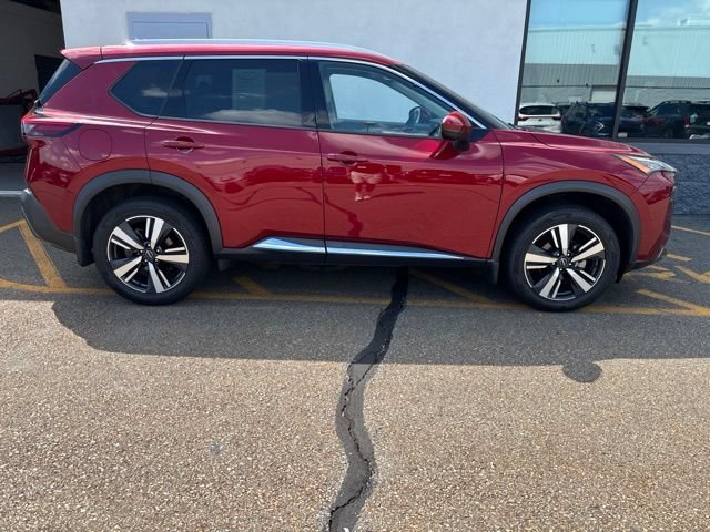 Used 2022 Scarlet Ember Tintcoat Nissan SL image 4
