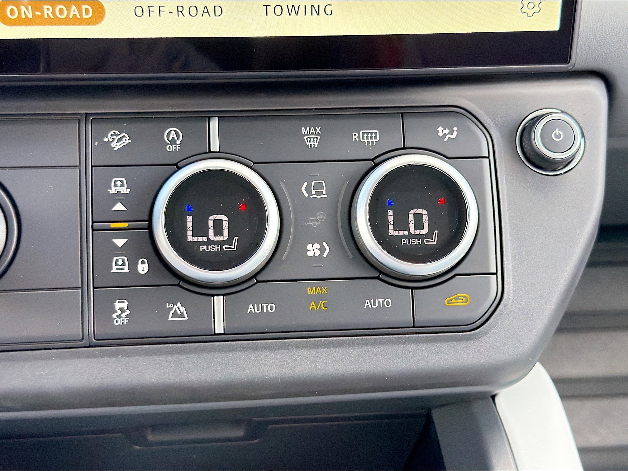 New 2026 Fuji White Land Rover X-Dynamic SE image 36