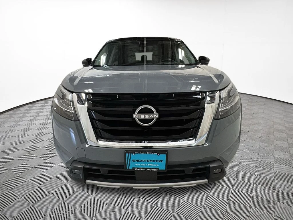 Used 2024 Gray Nissan Platinum image 3