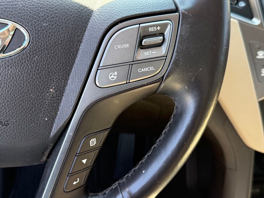 Used 2014 Red Hyundai Base image 22