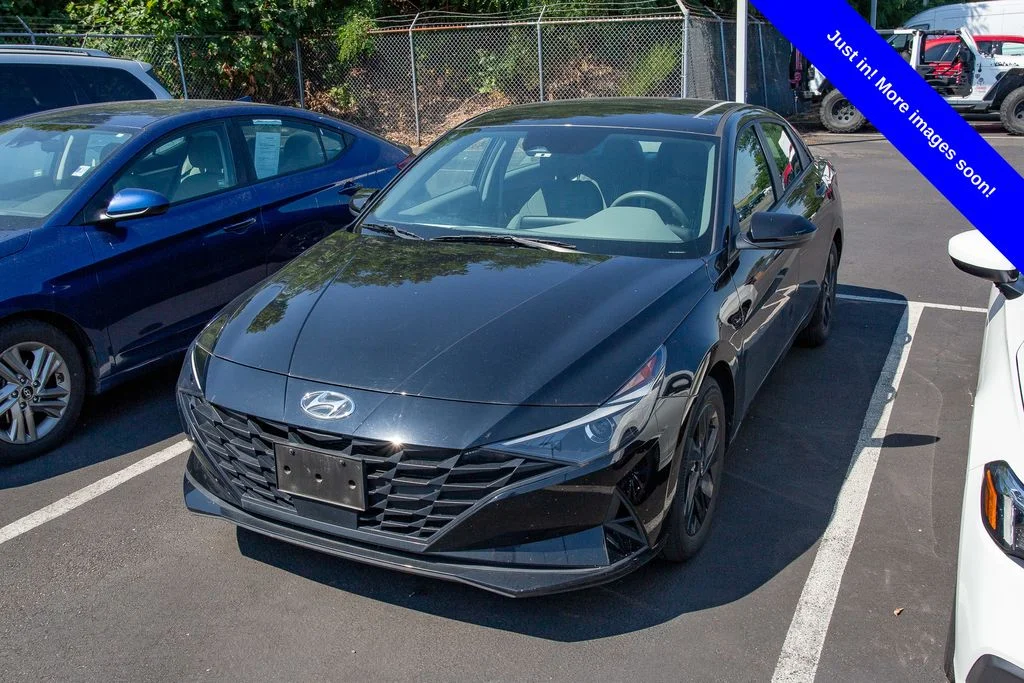 Used 2022 Phantom Black Hyundai SEL image 1