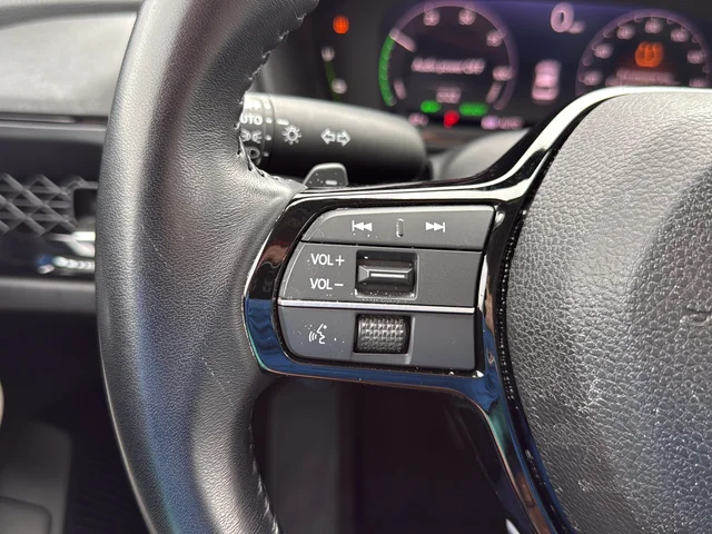 Used 2023 White Honda Touring image 15