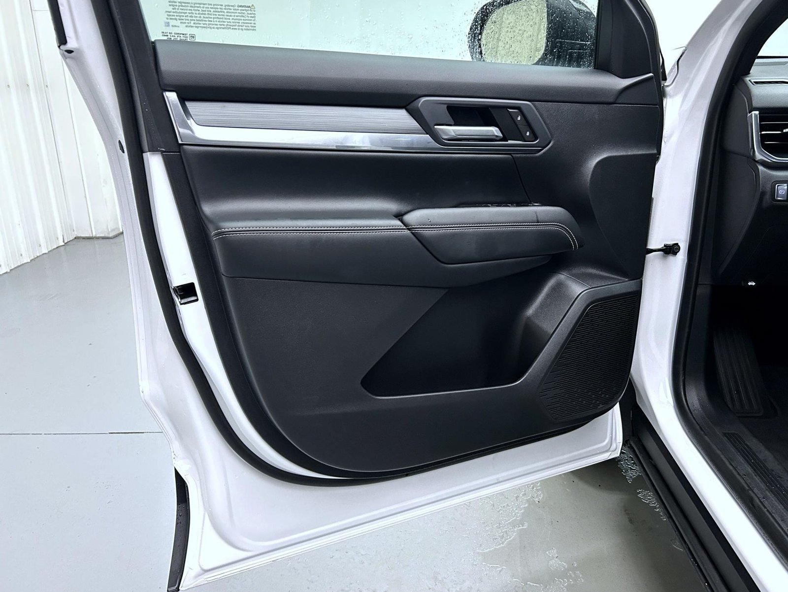 Used 2026 Summit White GMC Elevation image 9