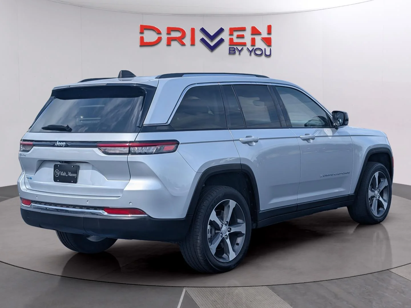 Used 2022 Silver Zynith Jeep 4x4 image 5