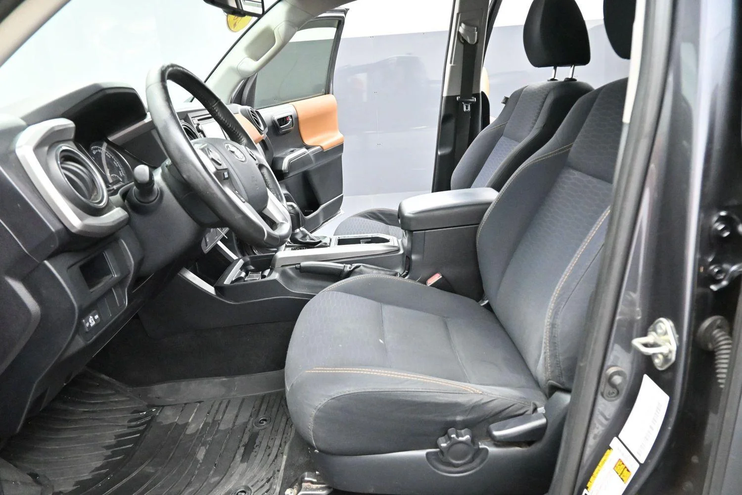Used 2017 Magnetite Gray Metallic Toyota SR5 image 12