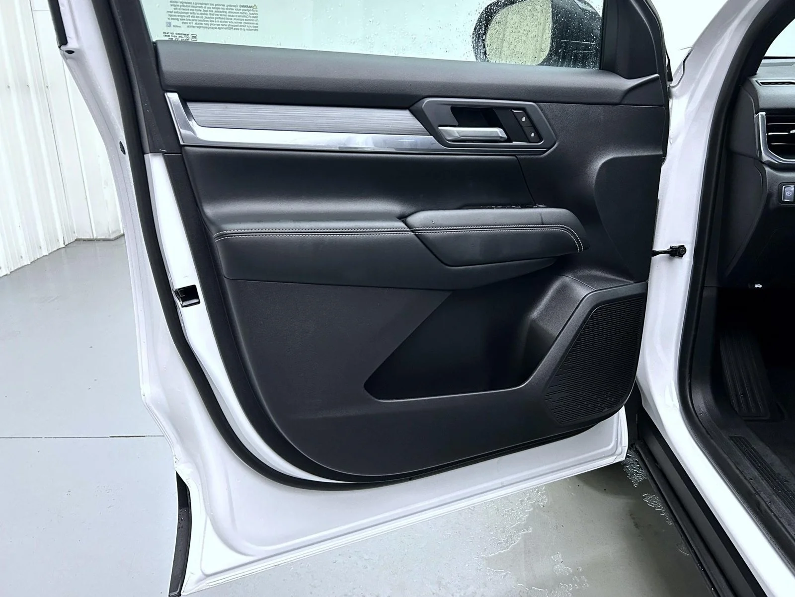 Used 2026 White GMC Elevation image 9