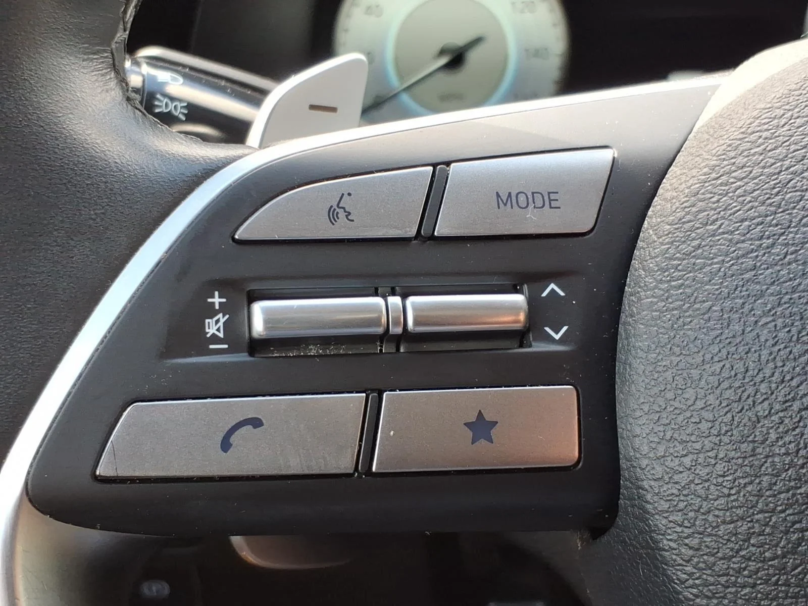 Used 2024 Hyper White Hyundai SEL 7P image 15