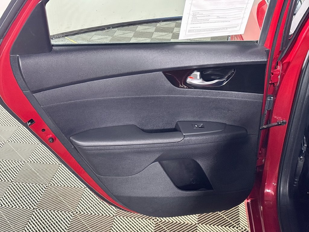 Used 2021 Currant Red Kia EX image 20