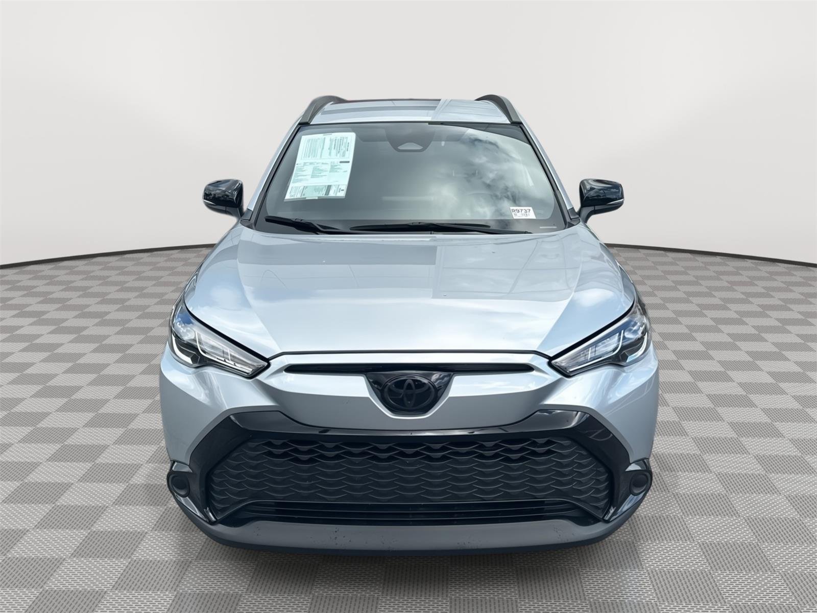 Used 2025 Sonic Silver Toyota Hybrid SE image 2
