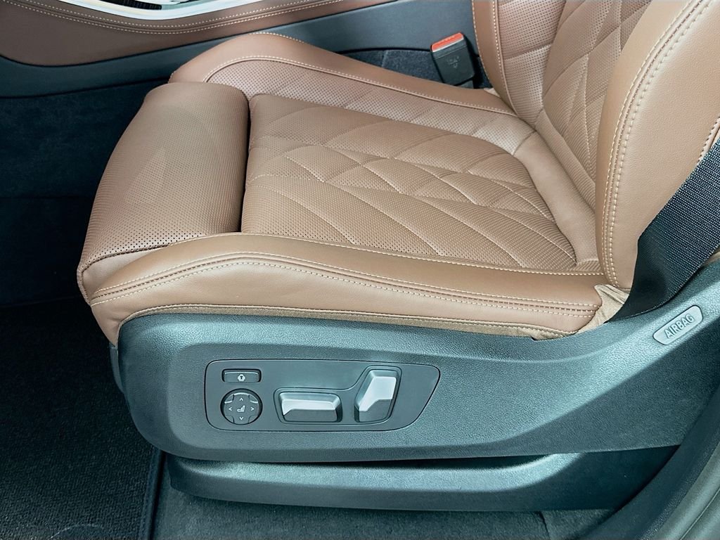 Used 2026 Skyscraper Grey Metallic BMW xDrive40i image 21