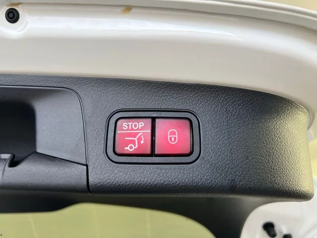 New 2026 Polar White Mercedes-Benz GLA 250 image 40