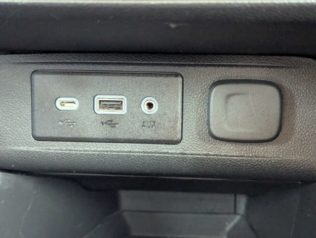 Used 2023 Black Buick Select image 21