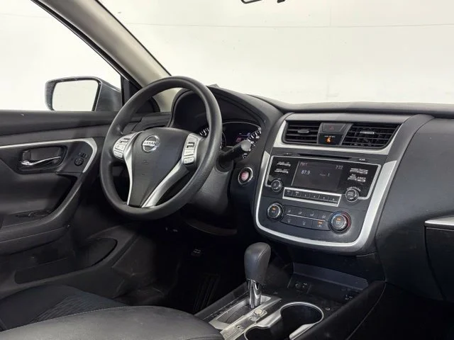 Used 2018 White Nissan 2.5 S image 34