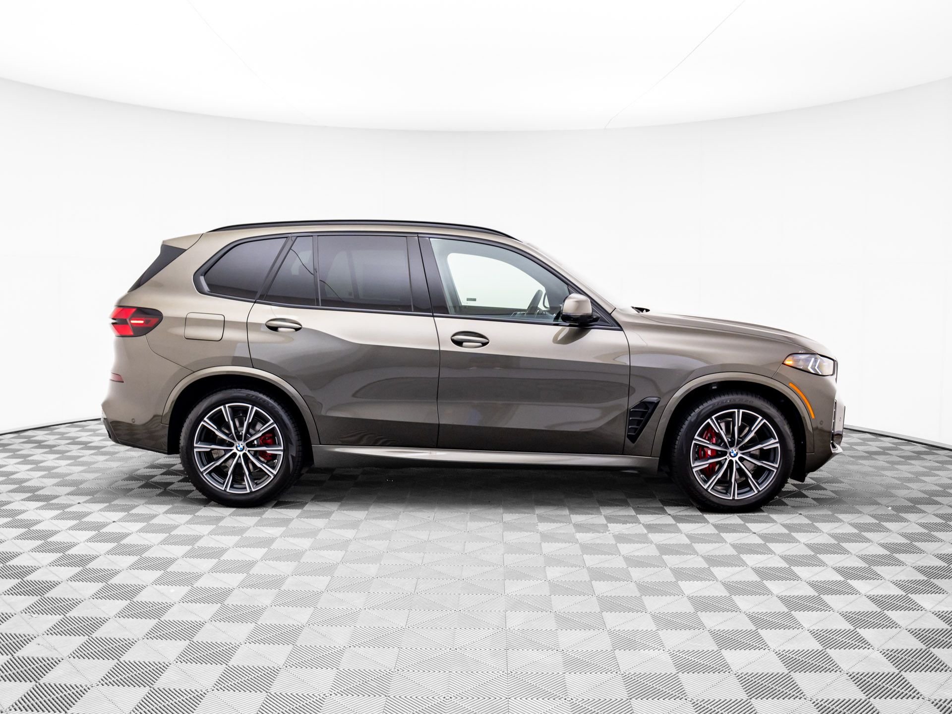 Used 2026 Green BMW xDrive40i image 6