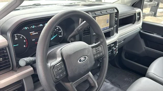 New 2024 Oxford White Ford F-450® XL image 29