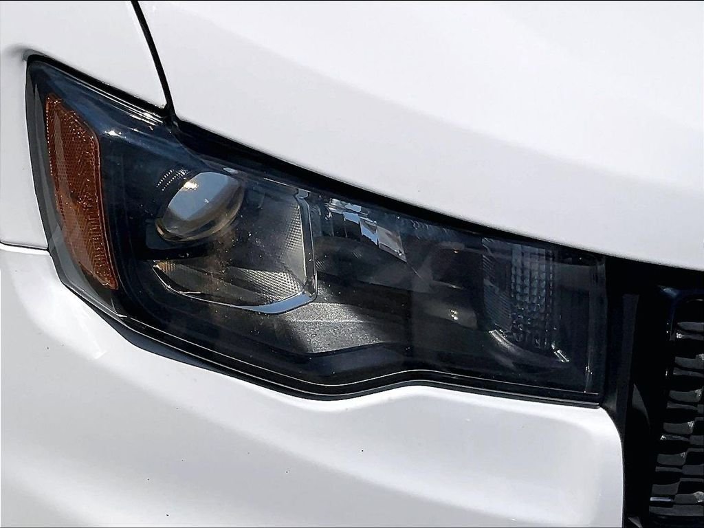 Used 2018 White Jeep Altitude image 31