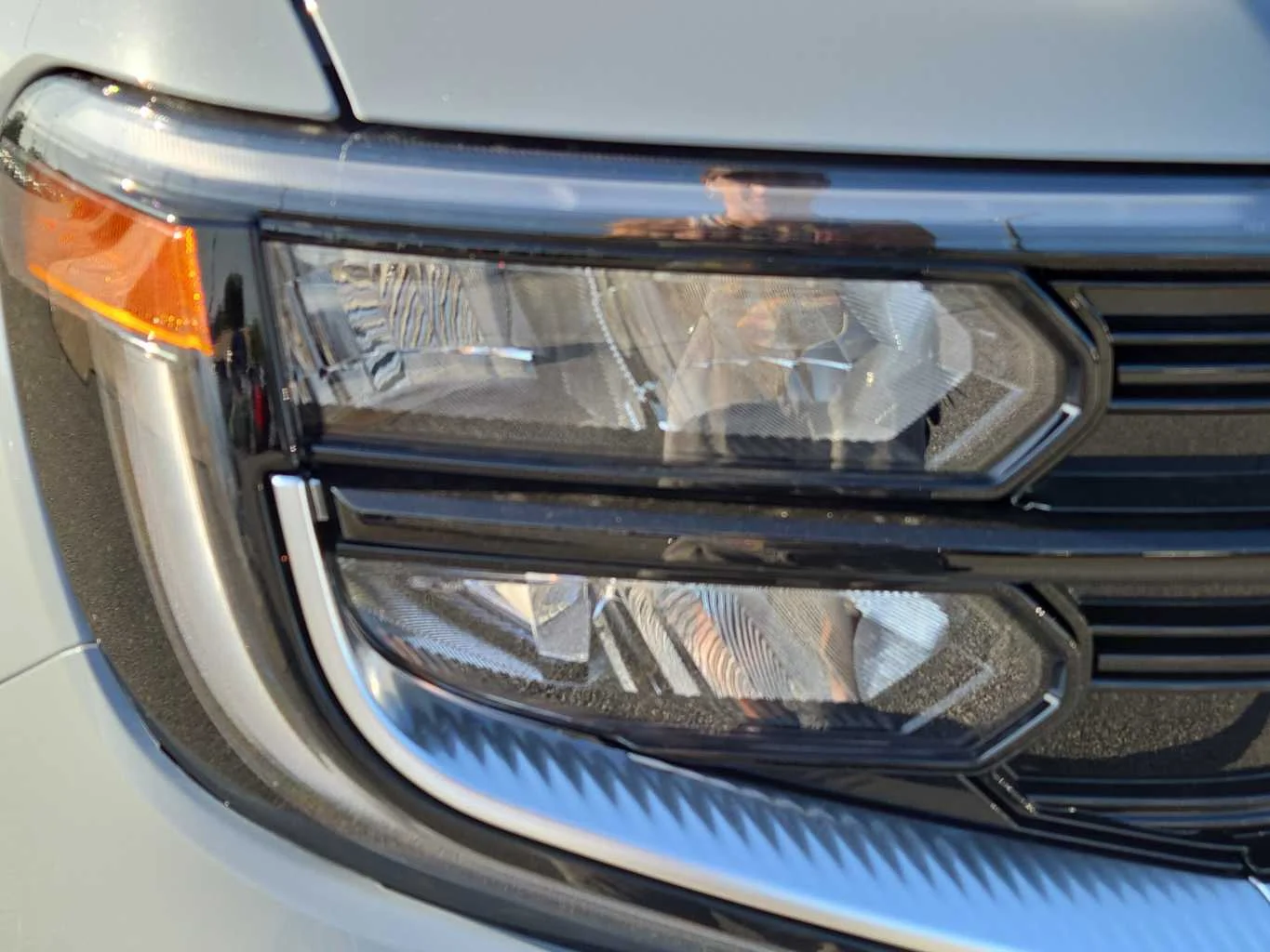 New 2027 Glacier Gray Metallic Tri-Coat Ford MAX Platinum image 15