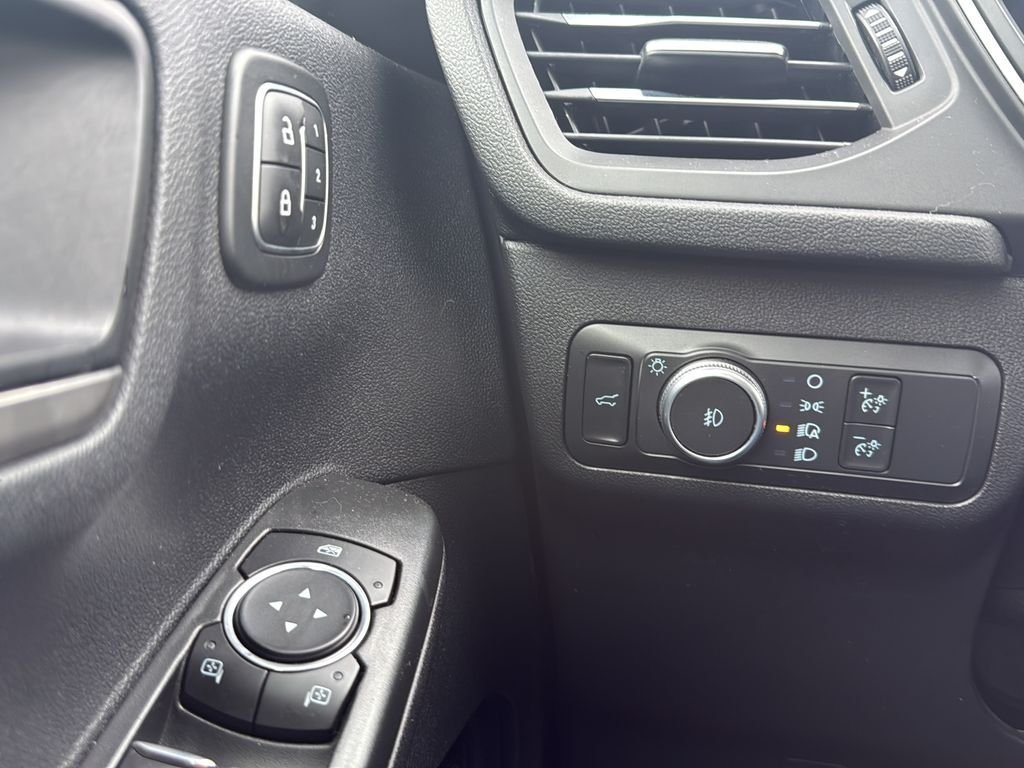 2022 Ford Escape Titanium - Photo 15