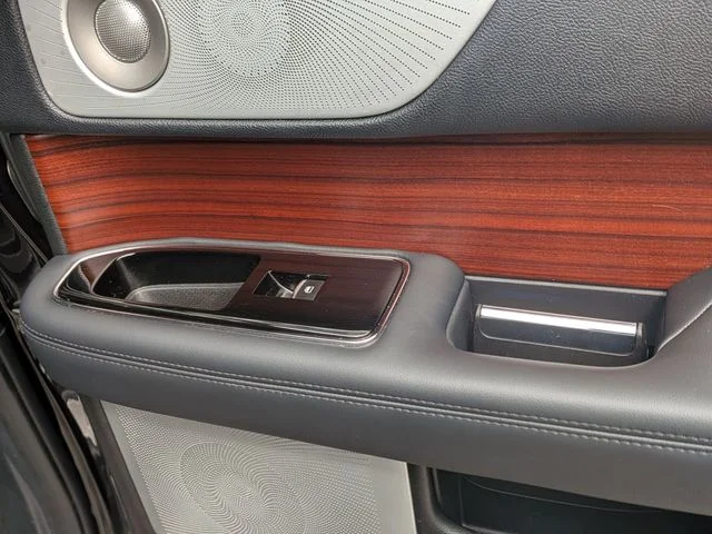 Used 2023 Black Lincoln Reserve image 38