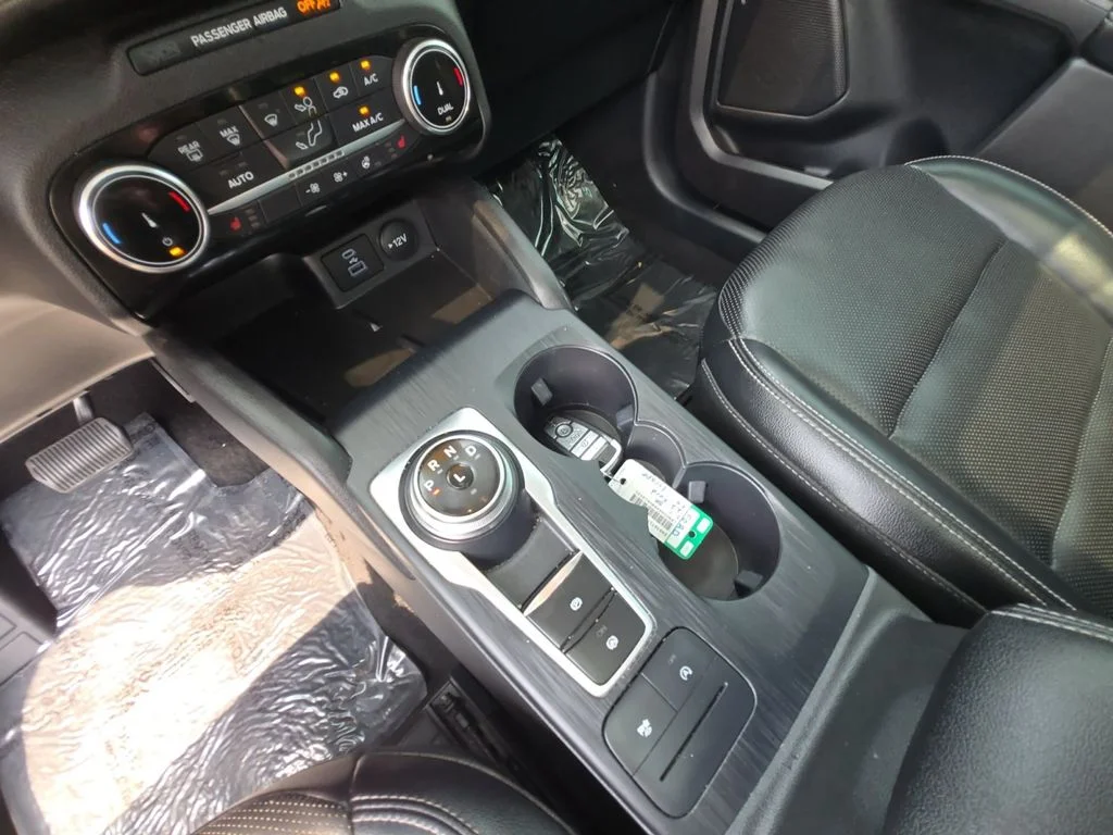Used 2022 Blue Ford SEL image 18