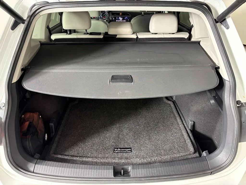 Used 2018  Volkswagen 2.0T SEL image 38