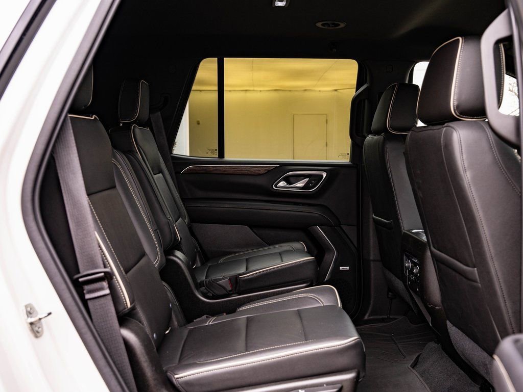 Used 2021 Iridescent Pearl Tricoat Chevrolet Premier image 44