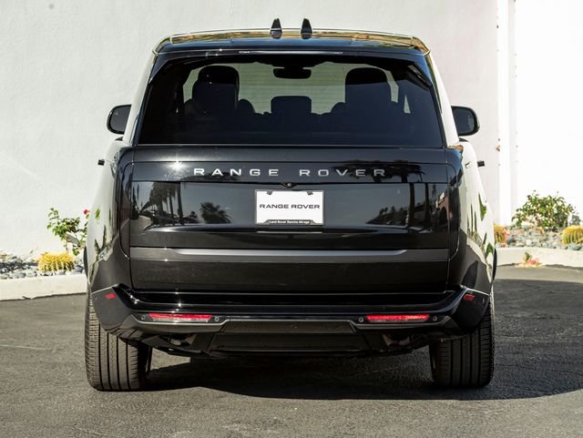 Used 2024 Santorini Black Metallic Land Rover SE image 8