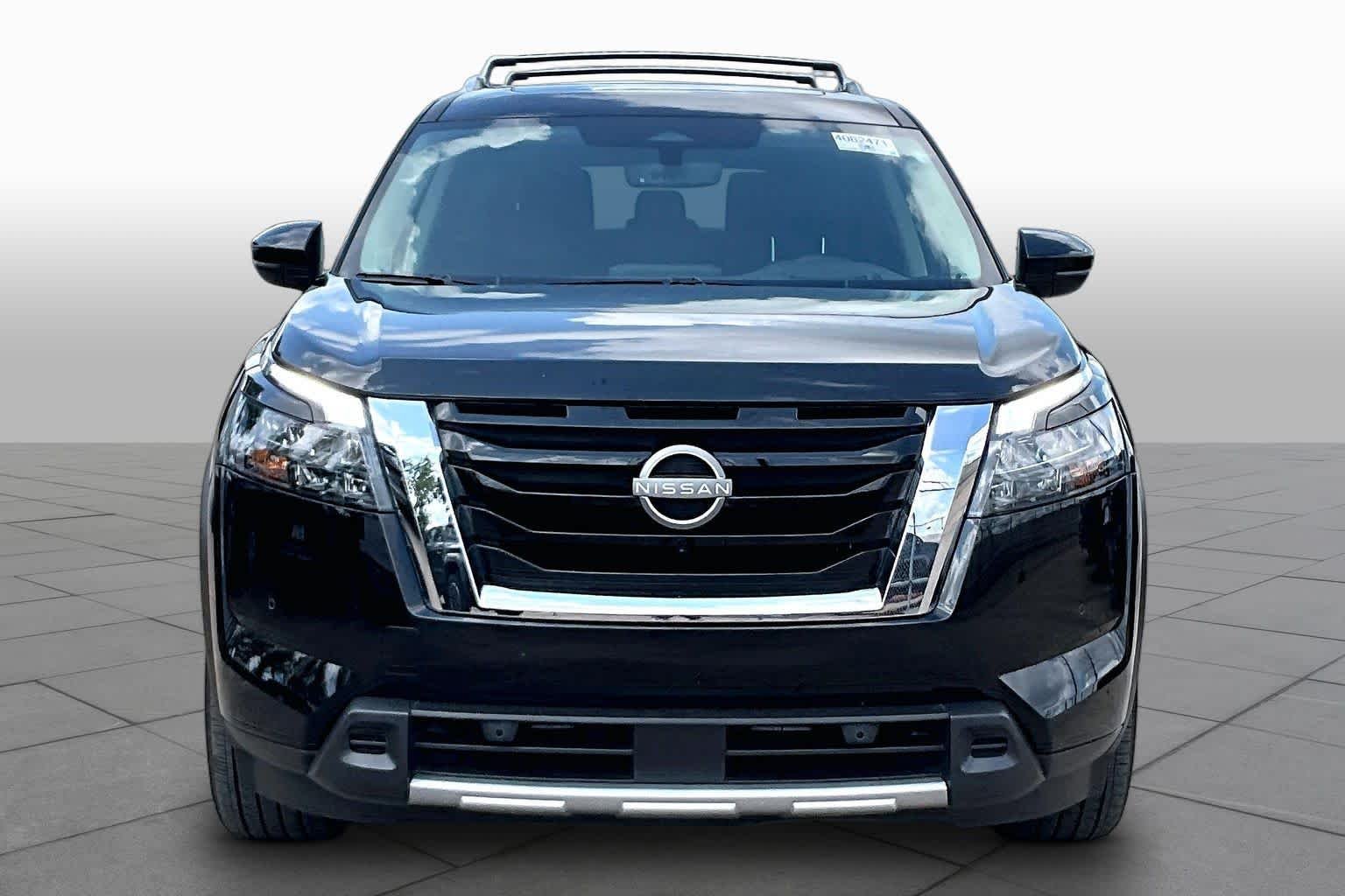Used 2025 Super Black Nissan Platinum image 4