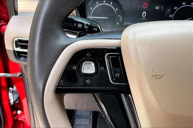 Used 2022 Red Lincoln Standard image 10